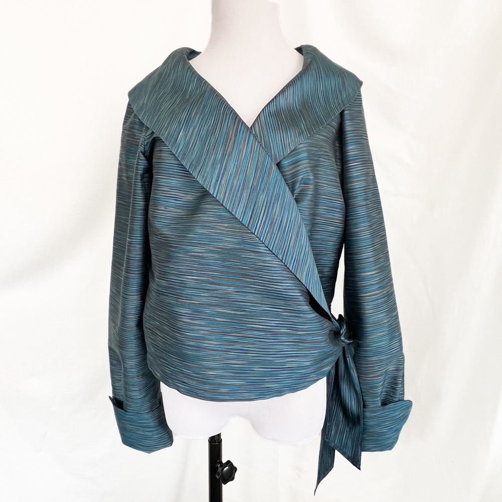 Gorgeous Dana Buchman Silk Top - Portrait Collar and French Cuffs! Size 10